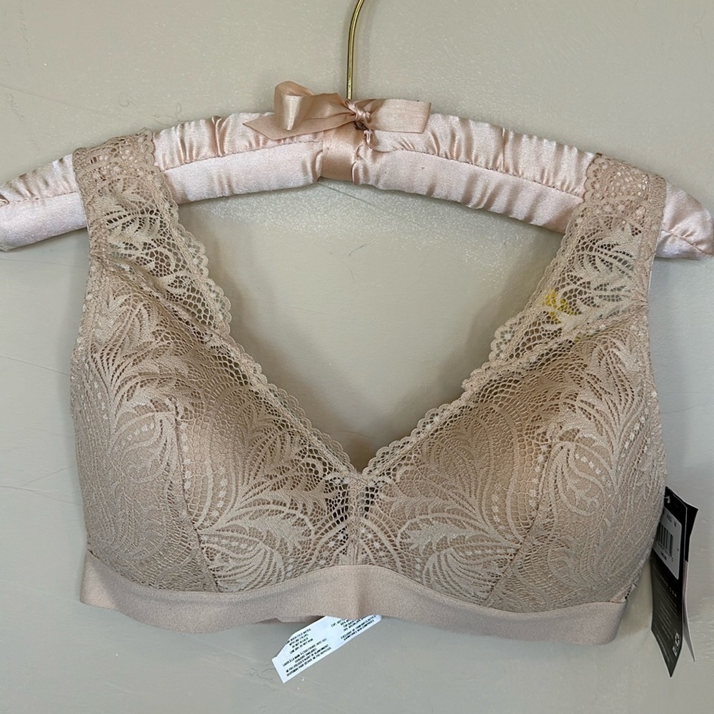 NWT Bali Comfort Revolution Wirefree foam cups stretch straps Tan Sz M
